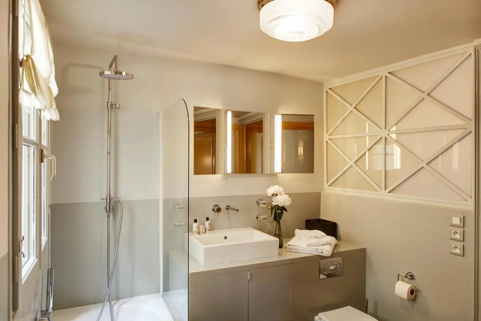 Paris Louvre Elegant Residence Apartment