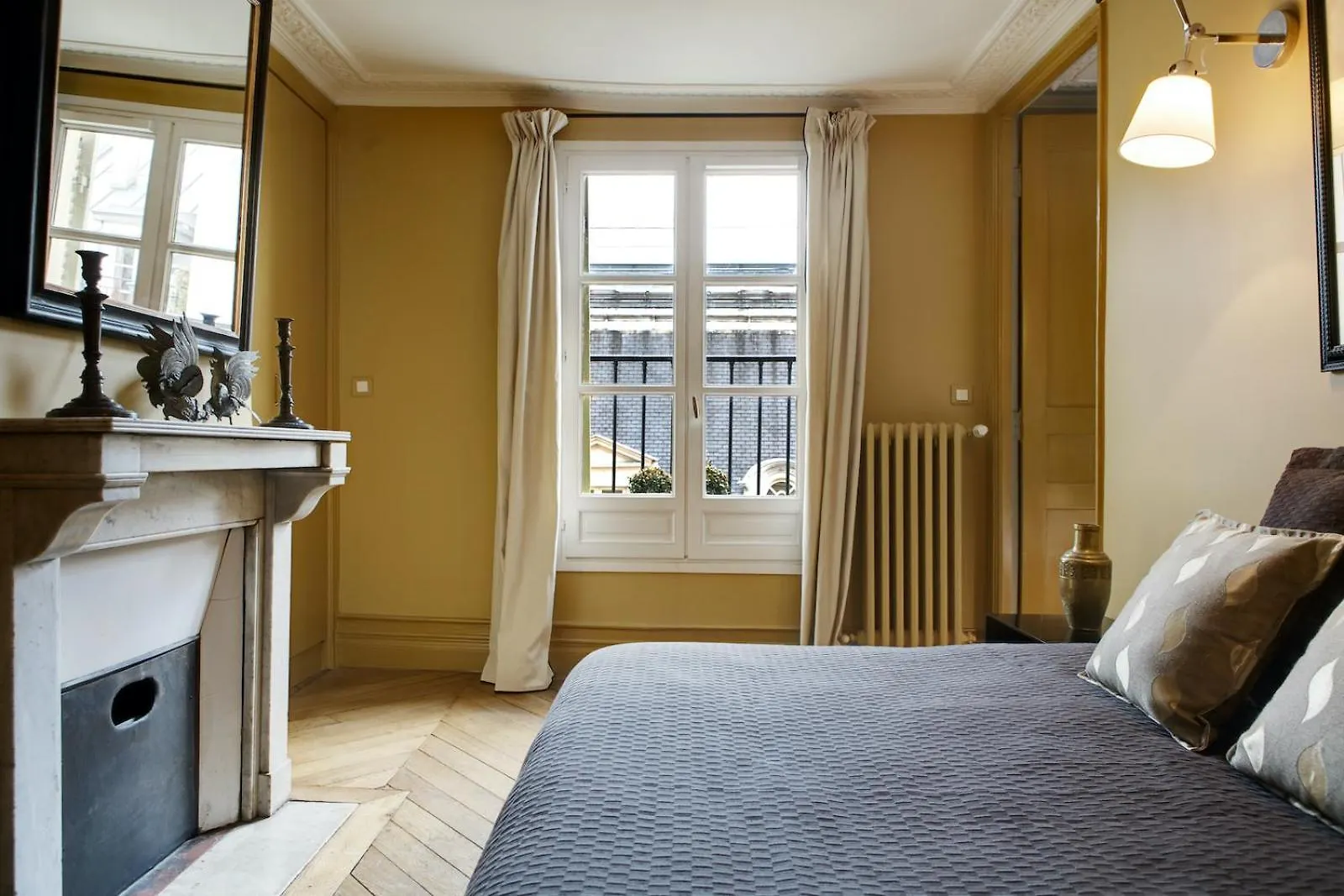 Paris Louvre Elegant Residence