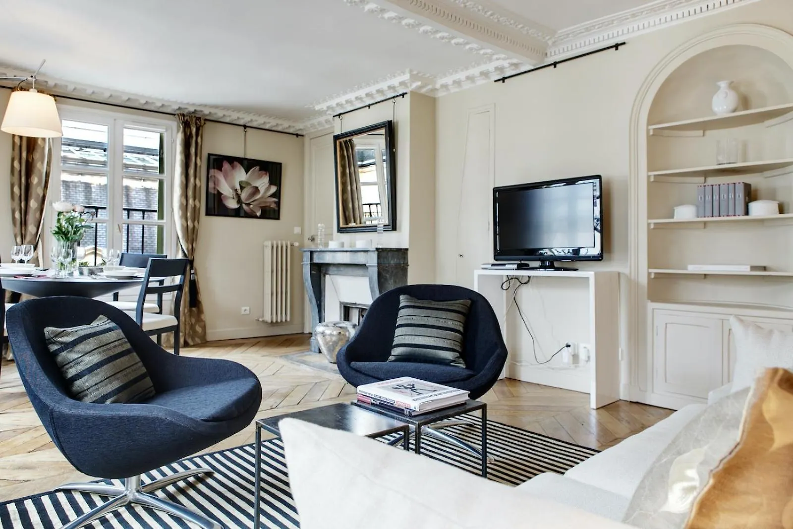 Apartment Paris Louvre Elegant Residence