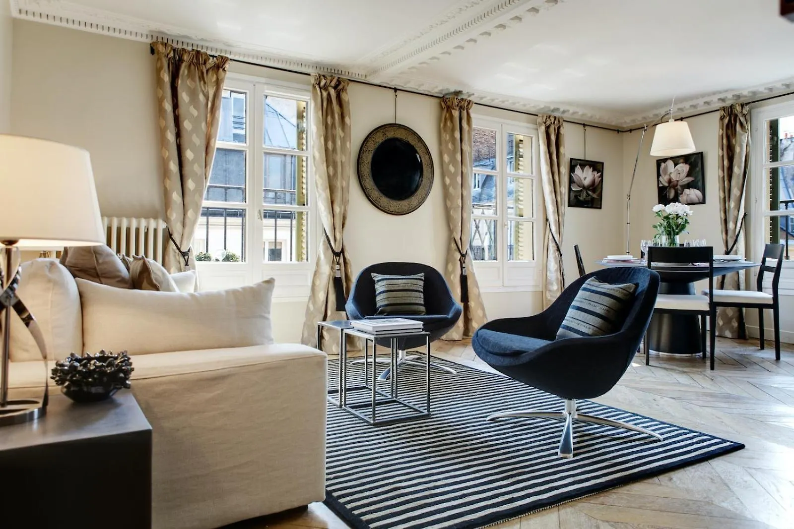 Paris Louvre Elegant Residence